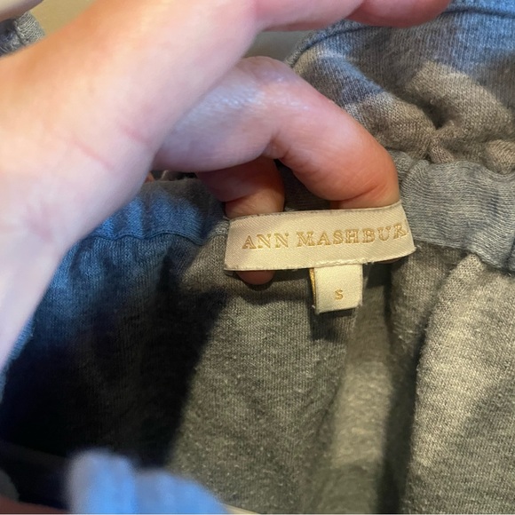 Ann Mashburn Grey Jersey Top Ruffle Neck, size L - Picture 5 of 8